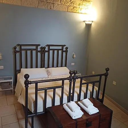 Donna Isabella Couette-café